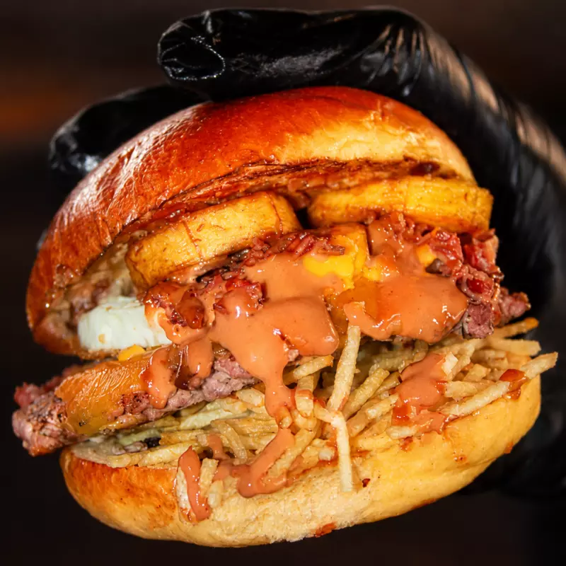 Burger Brasil ( Ñ acompanha batata)