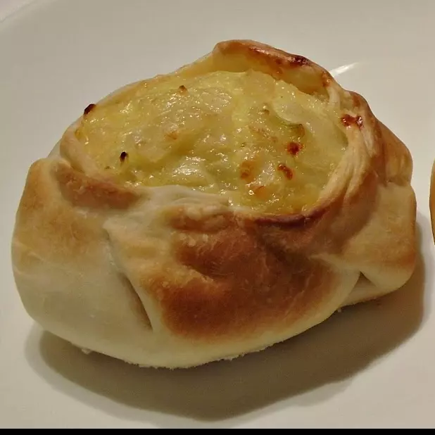 Emp Cebolla Caramelizada y Roquefort