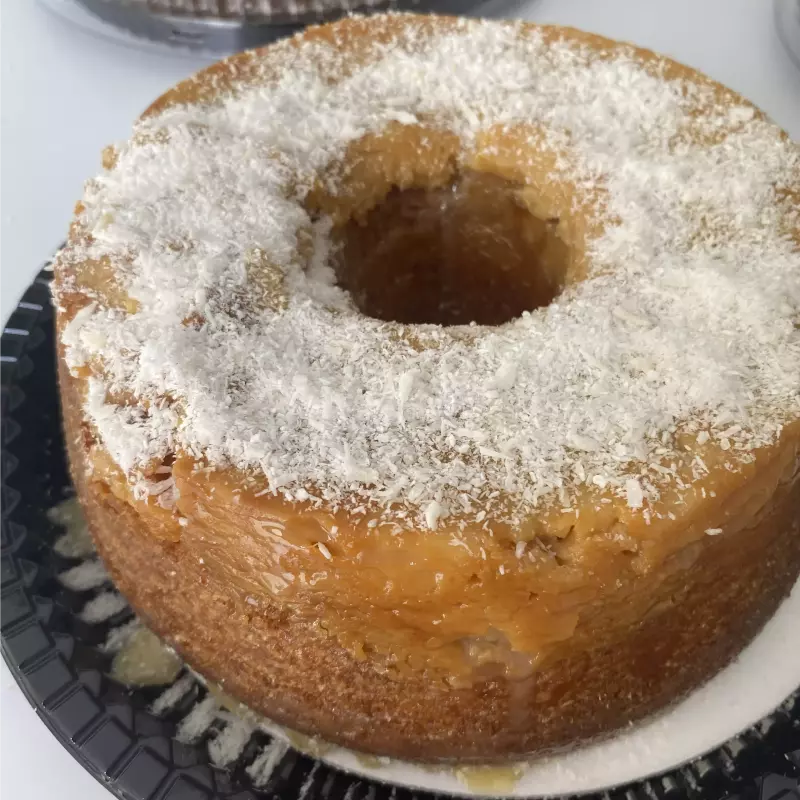 Bolo DE DOCE DE LEITE COM COCO