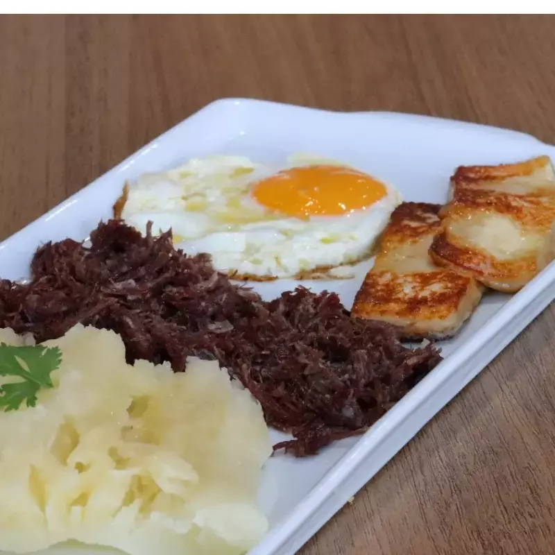 Macaxeira com Acompanhamentos