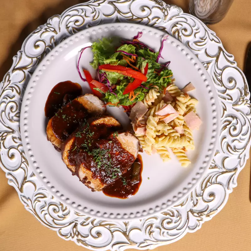 LOMO EN GREIVY DE CIRUELA EVENTOS