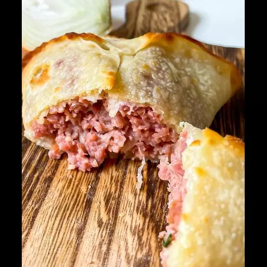 Esfiha de Calabresa com Catupiry