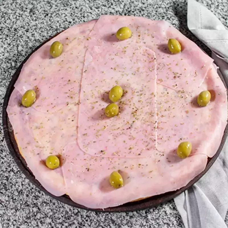 8. Pizza con Jamón