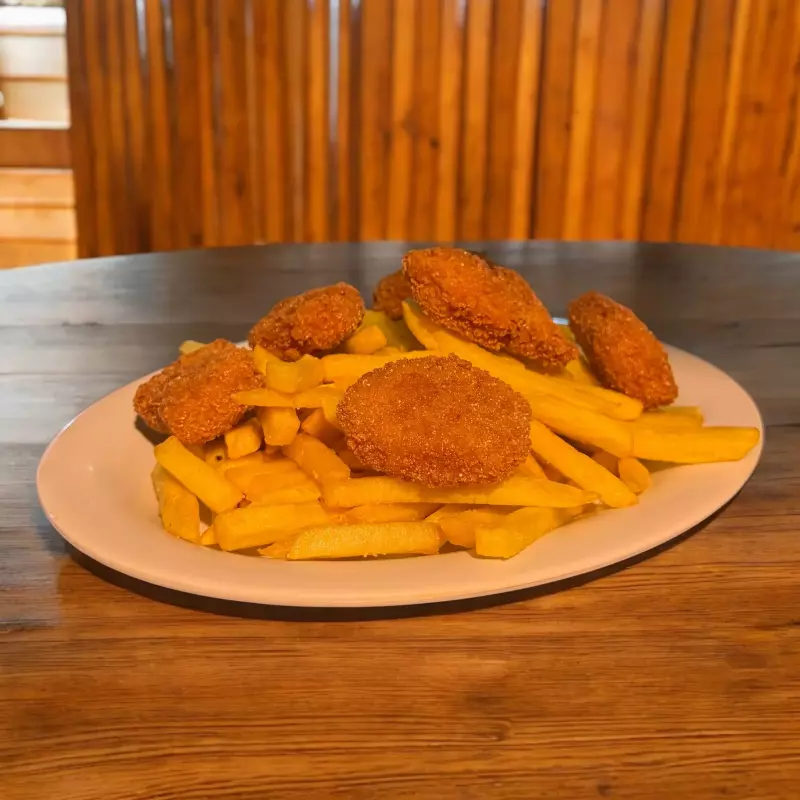 NUGGETS DE POLLO CON PAPAS