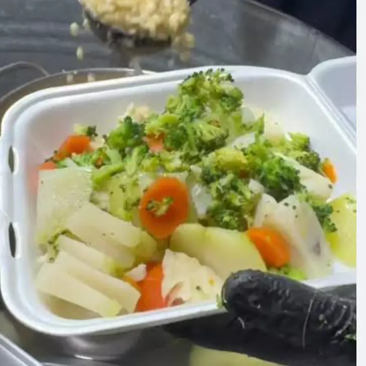 Elote blanco con verdura Sal y limón