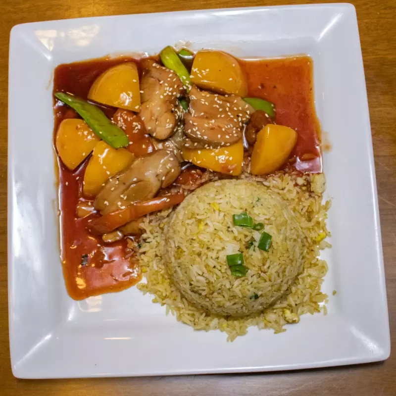 M-30   Chancho con Durazno y Chaufa