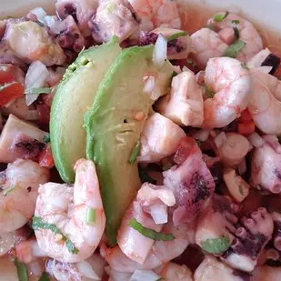 CEVICHE DE CAMARON CON PULPO