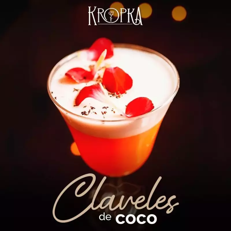 CLAVELES DE COCO