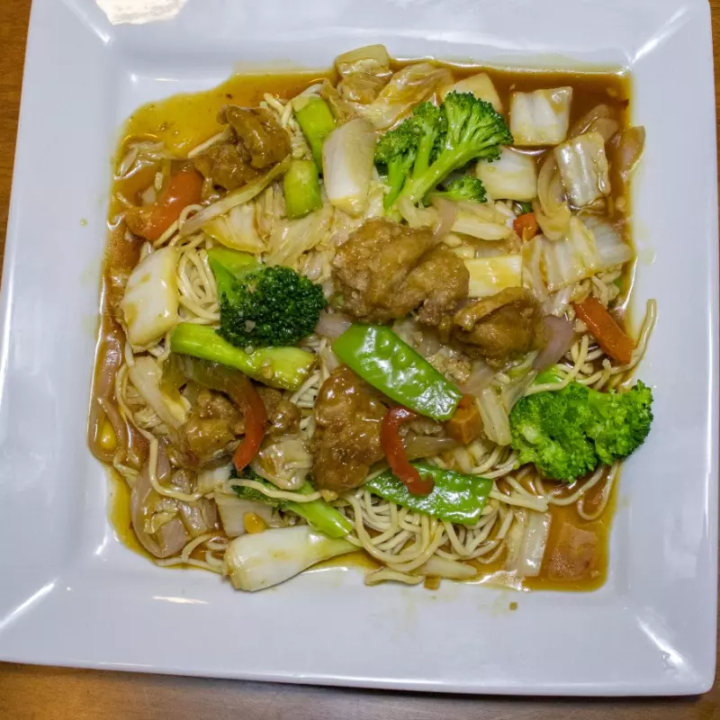 M-12   Tallarin con pollo en trozos