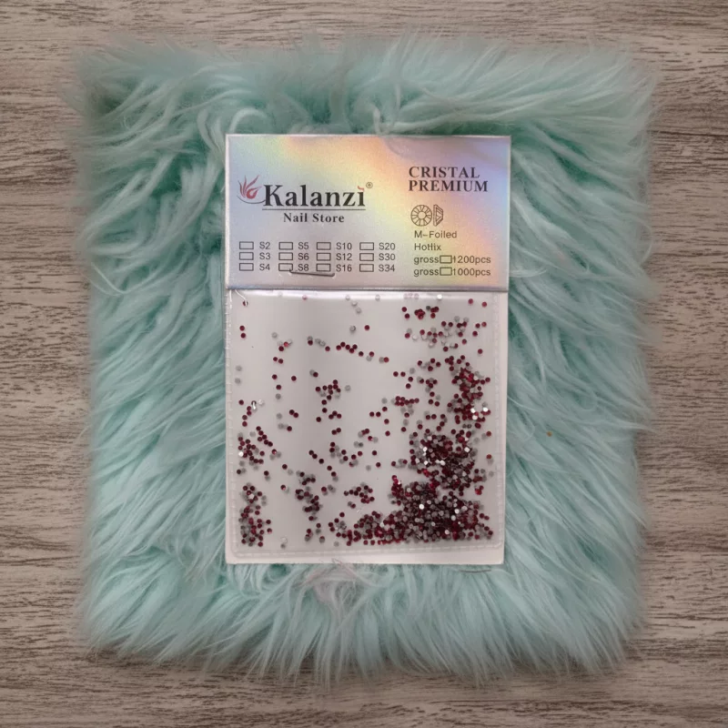 Estuche de piedras rojas pequeñas