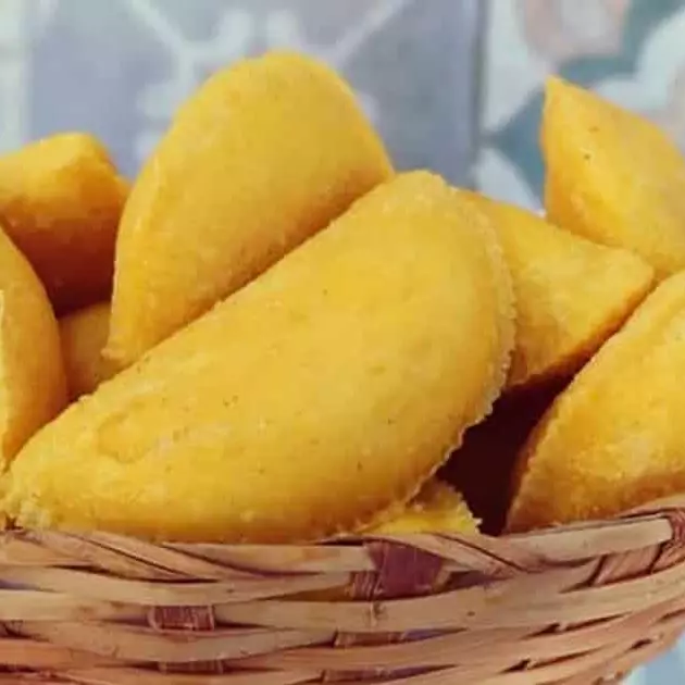 PORÇÃO DE PASTEL DE ANGU 10 UN