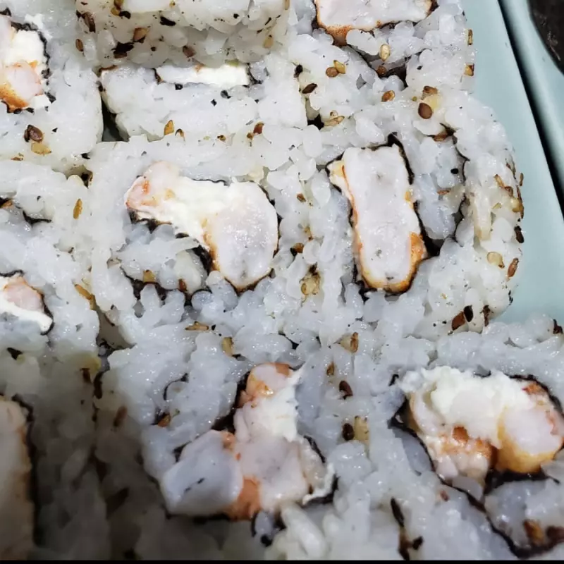 URAMAKI DE CAMARÃO