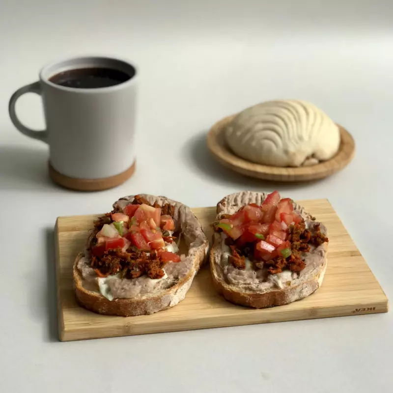 MOLLETES CHORIZO,CONCHA + CAFE 16OZ