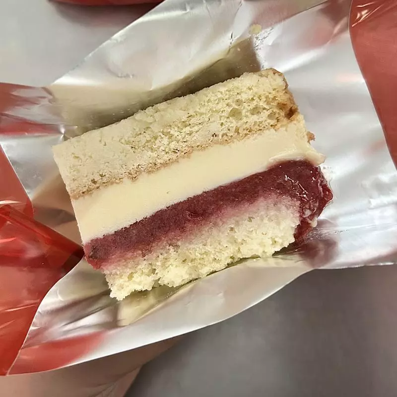 Bolo Gelado Ninho com Morango