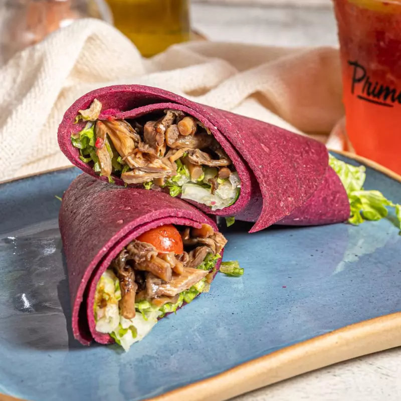 Wrap de beterraba, mix de cogumelos