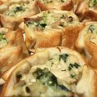 • Empanada de Verdura y muzza