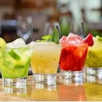 CAIPS (CACHAÇA OU WODKA)