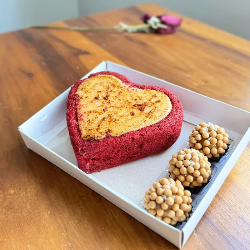 Bolo de coração e brigadeiros belga