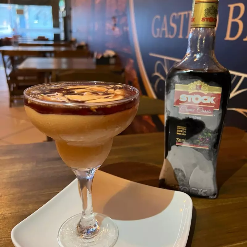 CREME DE PAPAYA COM LICOR DE CASSIS