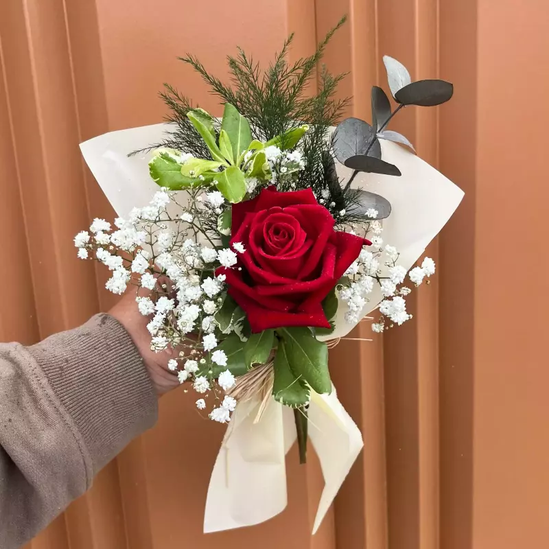 Unidade rosa vermelha decorado💐