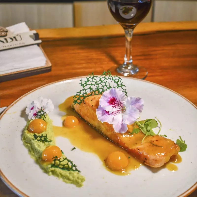 Salmón en salsa de frutos citricos