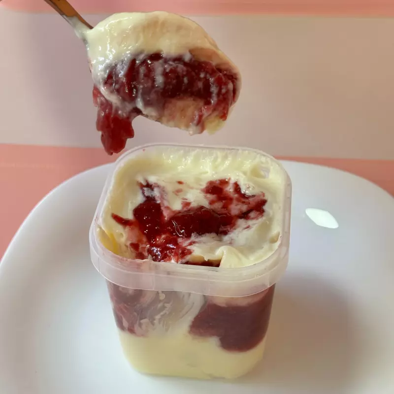 Bolo no pote Ninho com Morango