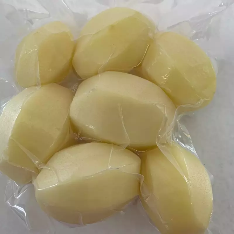 Batata inteira descascada