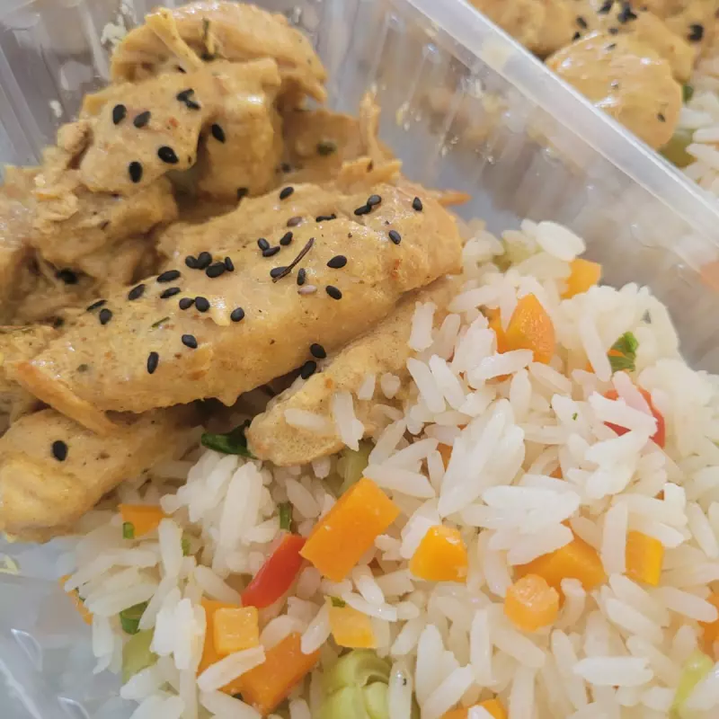 Frango ao Curry c/ Arroz Temperado