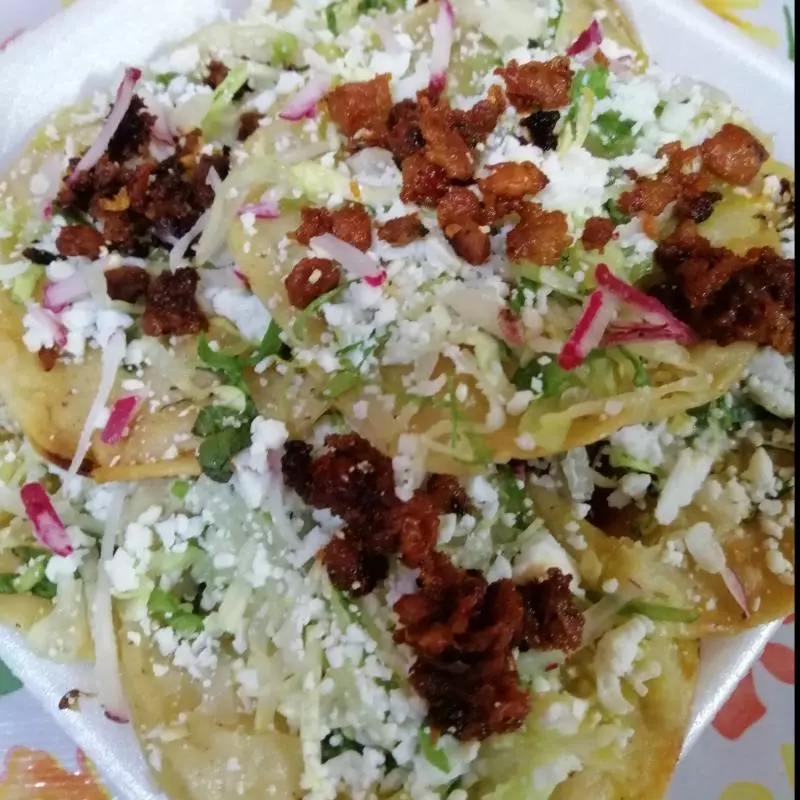 CHALUPAS CON CHORIZO