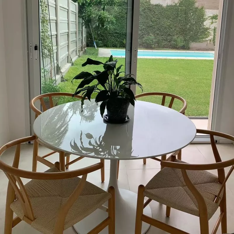 Mesa  tulip 100 +  4 sillas Wishbone