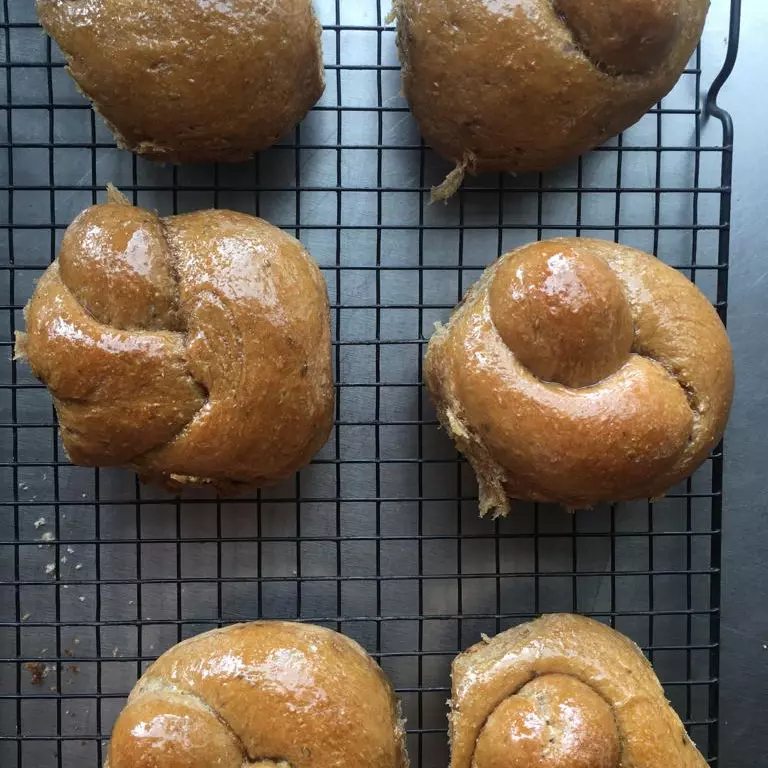 Pan casero con anís masa madre