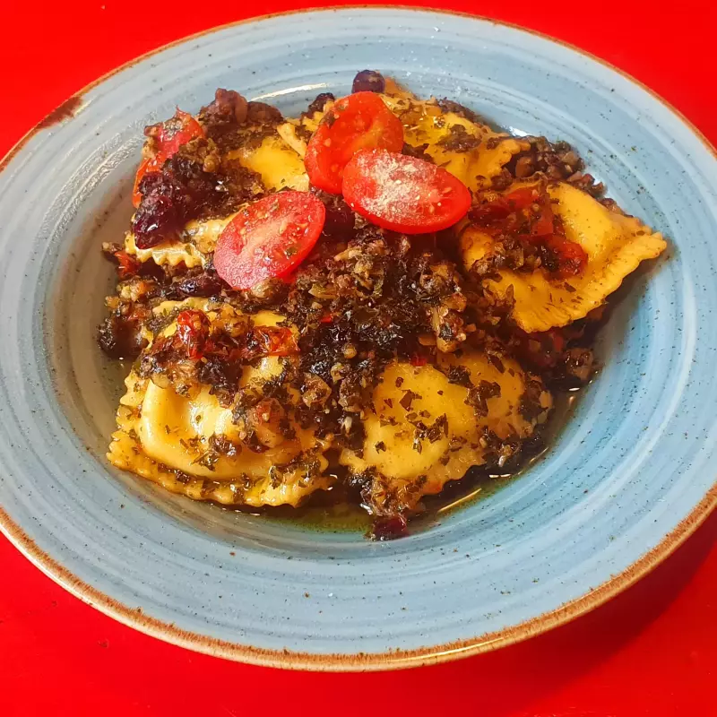 Raviolis Carne Salsa Pesto