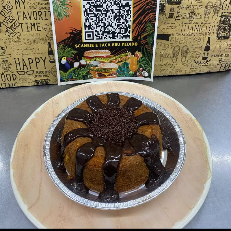 Bolo de cenoura inteiro