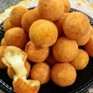 Bolinha de Queijo Muçarela