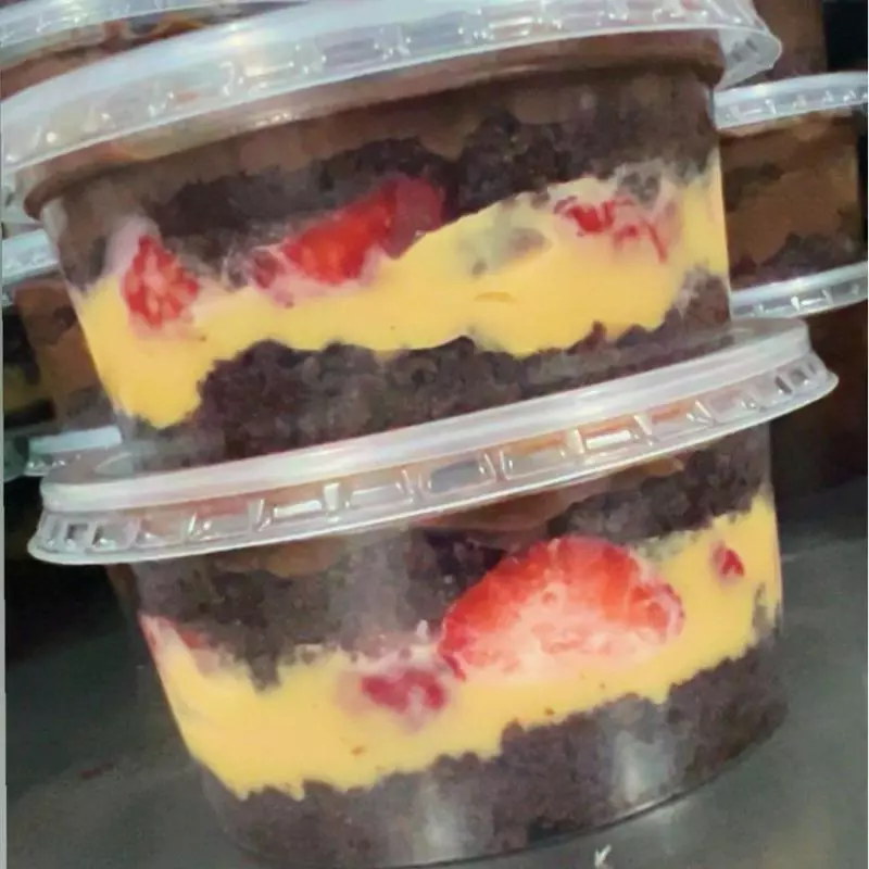 Bolo de pote choconinho com morango