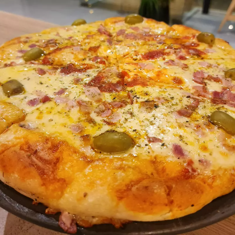 PIZZA MUZZA CON PANCETA