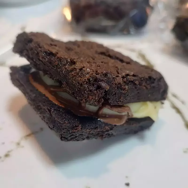 BROWNIE SANDUÍCHE NINHO COM NUTELLA