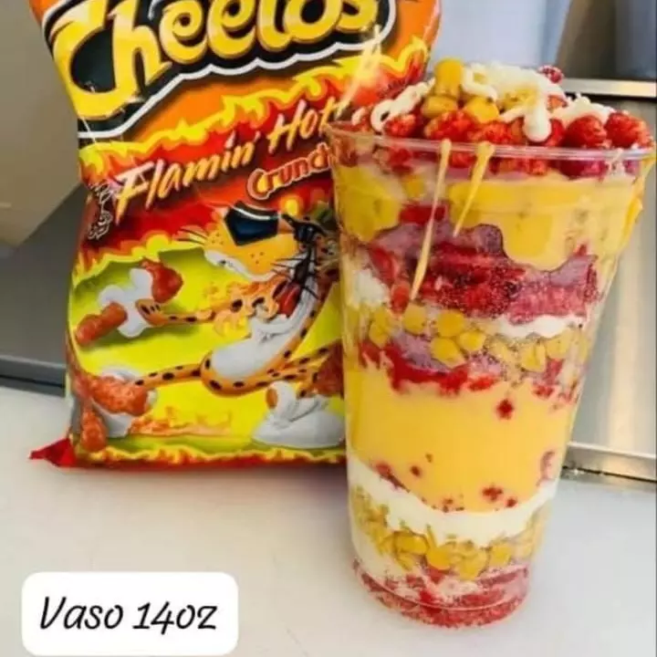 Vaso spicy elote , chetos chess