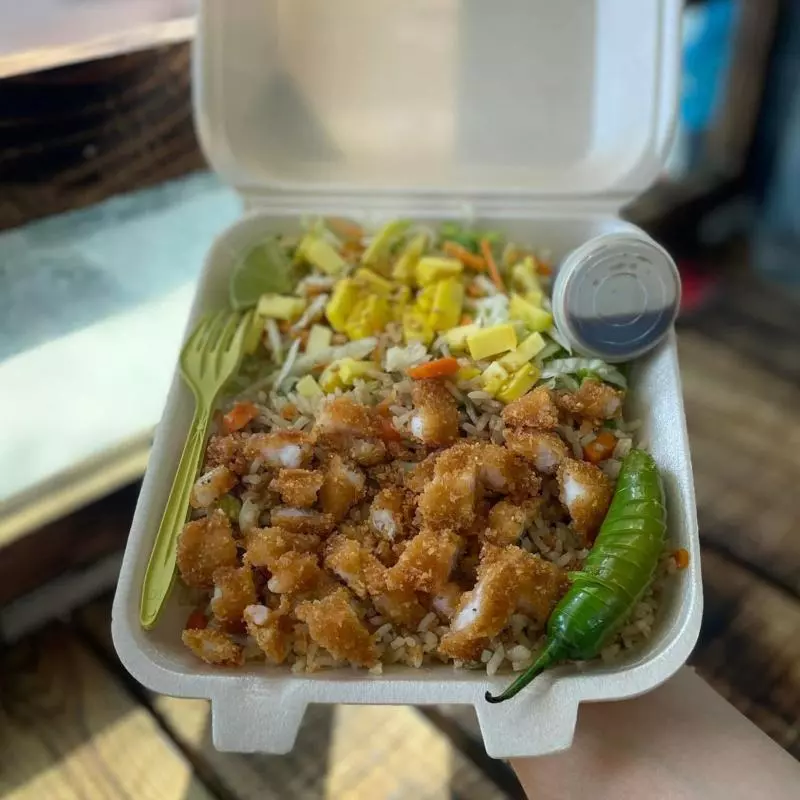 Yakimeshi de pollo manchego