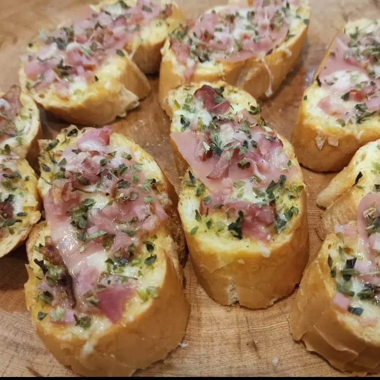 Pan al ajo con Tocino y Queso🥓🍞