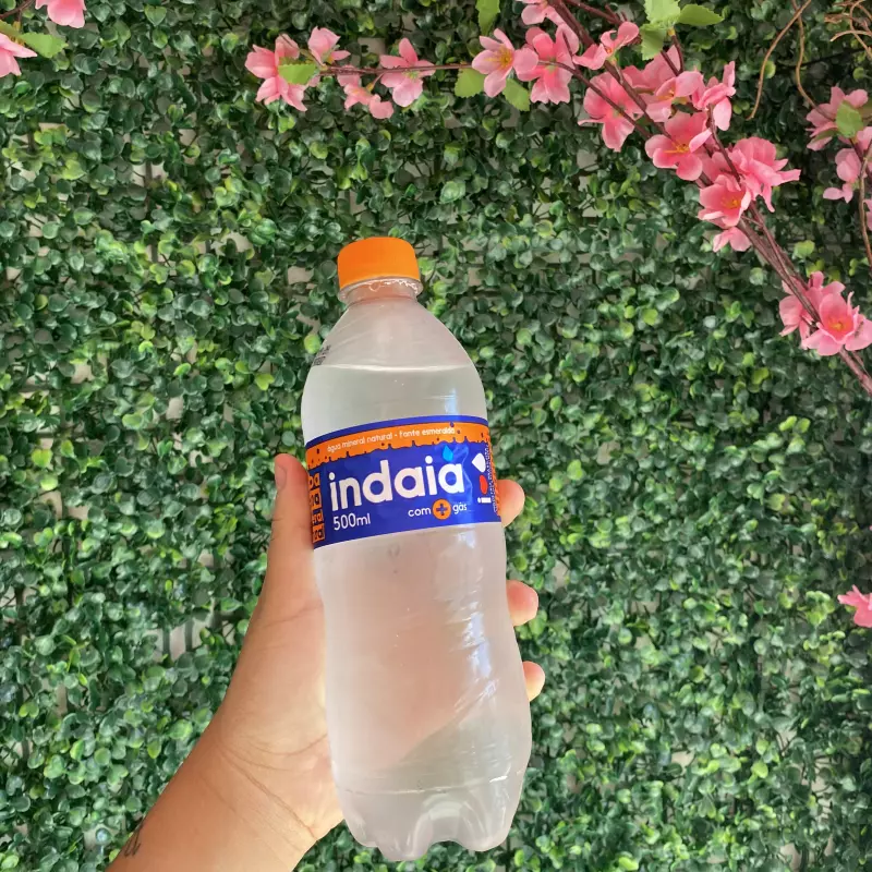 Água com