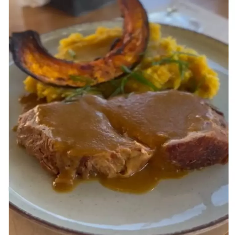 BONDIOLA A LA CERVEZA CON BATATA