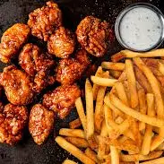 PAPAS + BONELESS