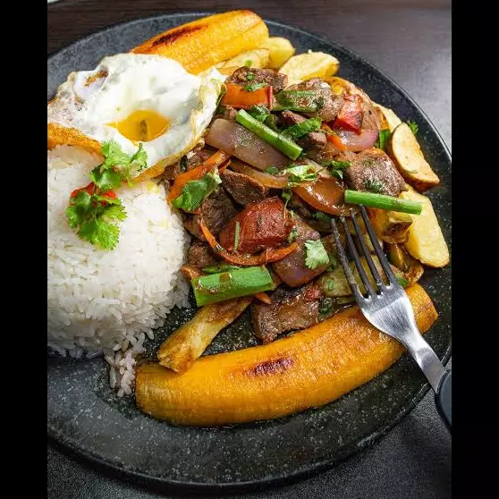 Lomo saltado a lo pobre