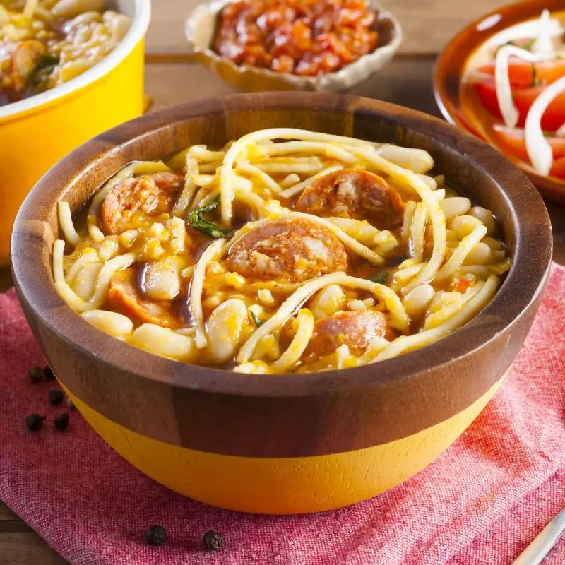 POROTOS CON LNGANIZA