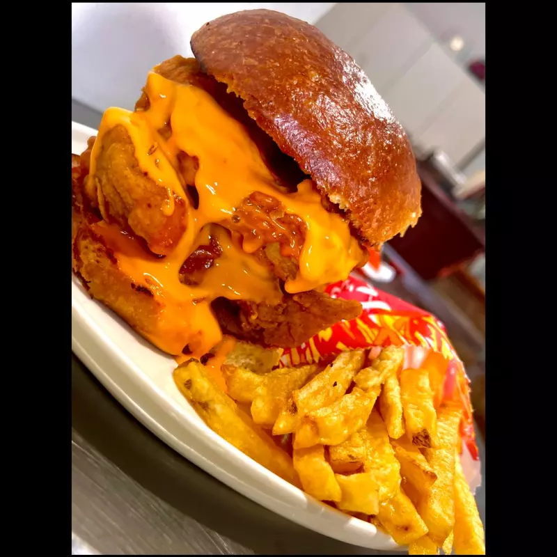 Burgue Doble de pollo + papas