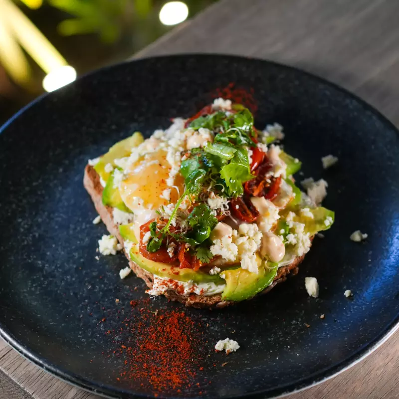 Open Sandwich Palta y Huevo