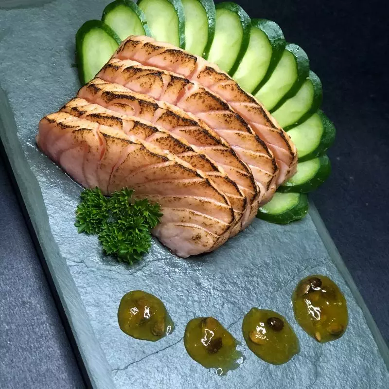 Sashimi maçaricado 8un