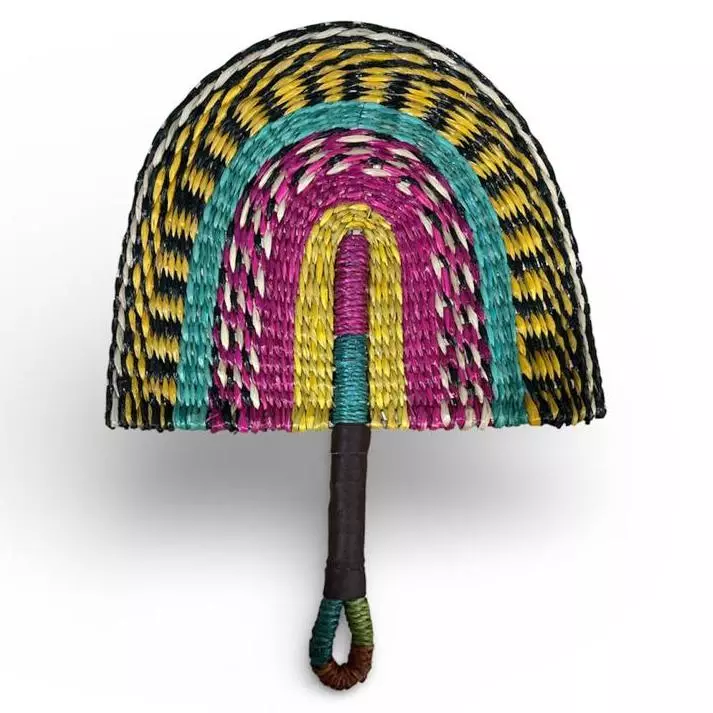 Leque de Palha Trançado à mão