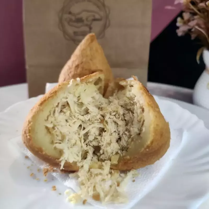 COXINHA DE FRANGO COM CATUPIRY